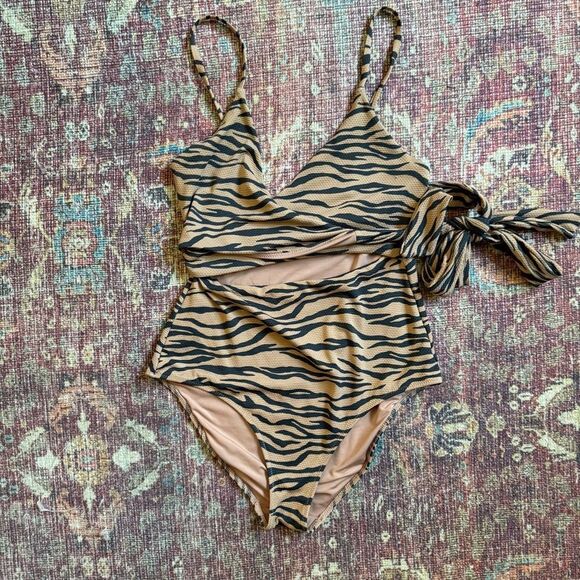 aerie Other - Aerie Women’s Medium Animal Print Tiger One-Piece  Wrap Swimsuit